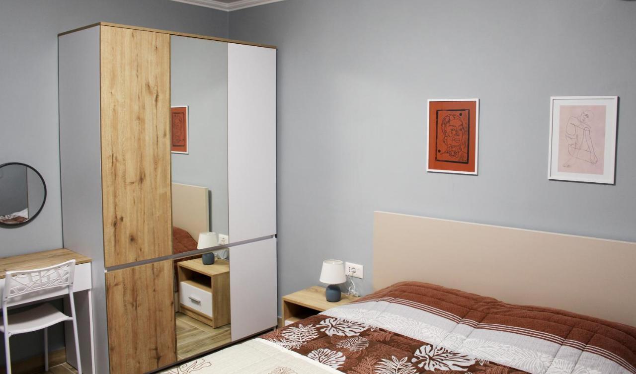 Apartamento 2V1 - Blloku Bkt Tirana Exterior foto